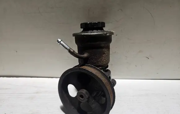 Toyota Avensis T250 Power steering pump 12180