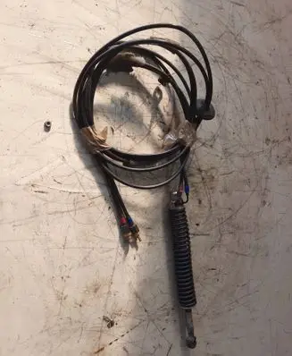 Volkswagen Touareg I Tailgate strut 7L6827611B