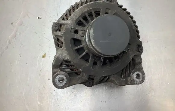 Renault Laguna III Generator/alternator 8200660057 A004TJ0582