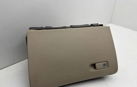 Glove box