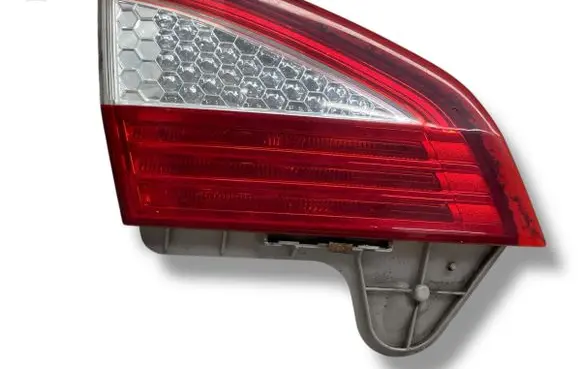 Tailgate rear/tail lights