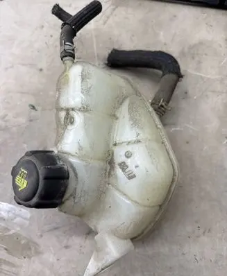 Nissan Qashqai Coolant expansion tank/reservoir