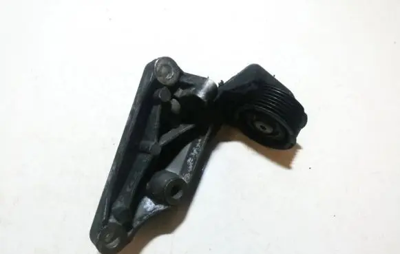 Engine mounting bracket