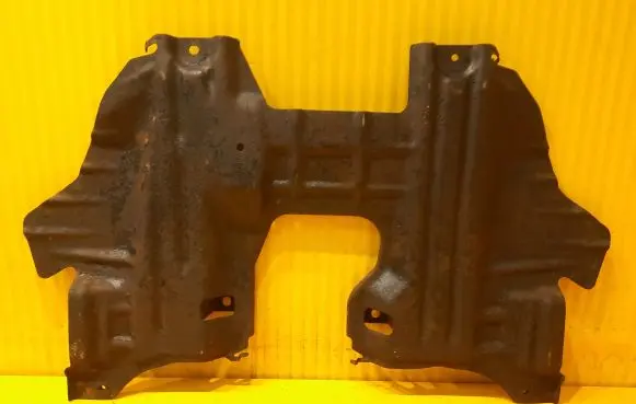Toyota Hilux (AN120, AN130) Center/middle under tray cover 