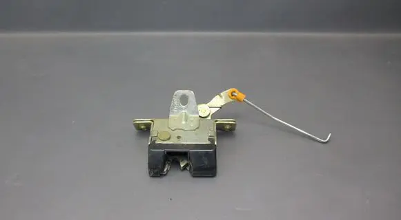 Opel Corsa B Tailgate/trunk/boot lock/catch/latch 90387847