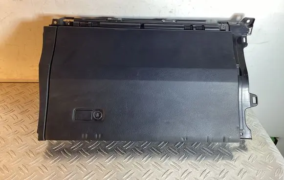 Glove box