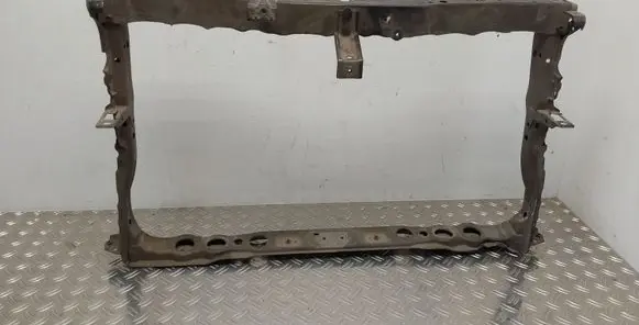 Toyota Avensis T270 Radiator support slam panel