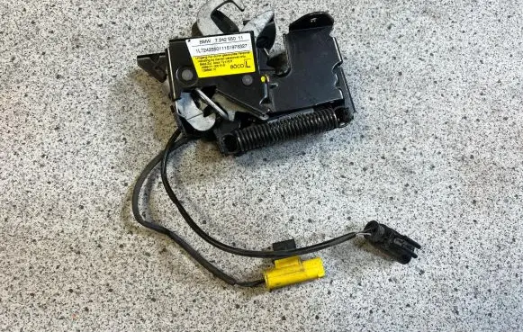BMW 2 F45 Engine bonnet/hood lock/catch 7242550