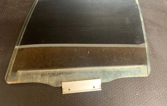 Volvo XC90 Rear door window glass E000199 43R00588