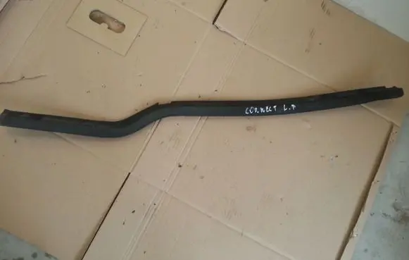 Ford Transit - Tourneo Connect Front door glass trim molding 