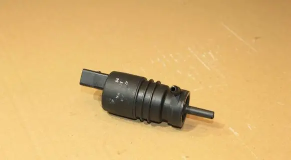 BMW X5 E53 Windscreen/windshield washer pump 8362154