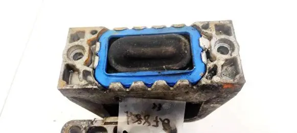 Volkswagen PASSAT B6 Engine mount bracket 1K0199262F