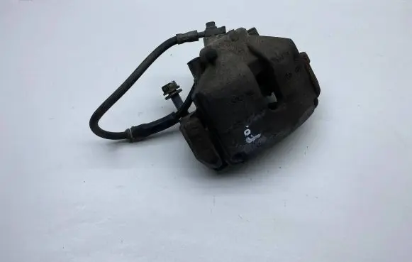Volkswagen PASSAT CC Front brake caliper