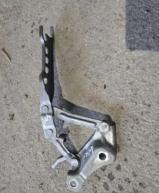 Skoda Superb B6 (3T) Engine bonnet/hood hinges 3T0823302B