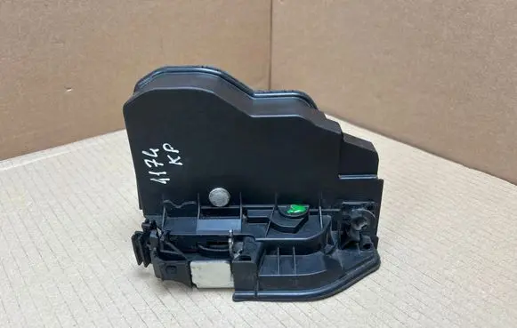 BMW 5 F10 F11 Front door lock 7202143