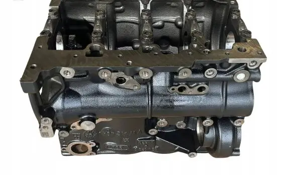Volkswagen PASSAT B8 Engine block 04L100019DH