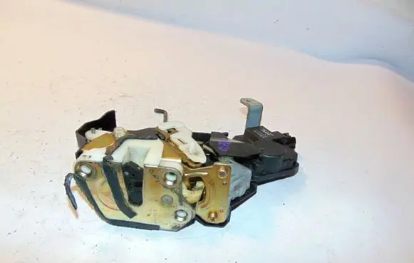 Mitsubishi Pajero Rear door lock MR512243