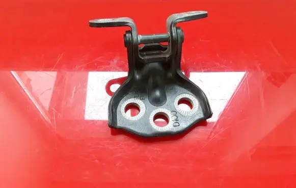 SsangYong Korando Front door lower hinge A075929