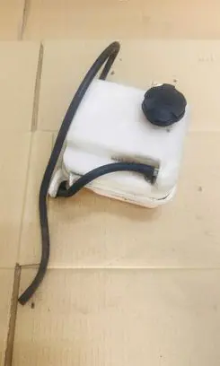 Hyundai ix35 Coolant expansion tank/reservoir 254302S000