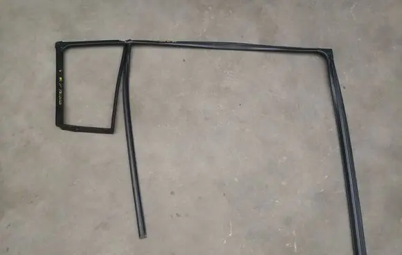 KIA Sportage Rubber seal rear door window/glass 
