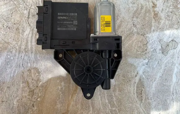 Volvo C40 Front door window regulator motor 31674758 8888777264