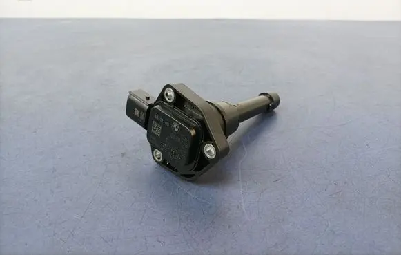 BMW 5 G30 G31 G38 Oil pressure sensor 8638758