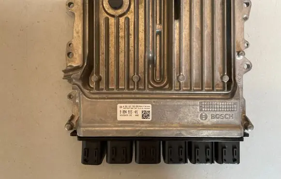 BMW 5 G30 G31 Engine control unit/module 9894915
