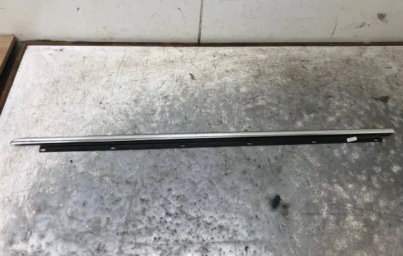 Volkswagen Golf VI Front door trim (molding) 1K5837475D