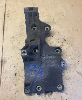 Volkswagen Touran I Engine mounting bracket 03G903143A