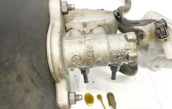 Honda CR-V Master brake cylinder 0204y24357