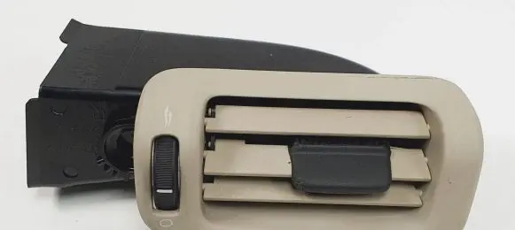 Volvo XC70 Rear air vent grill 06E5365