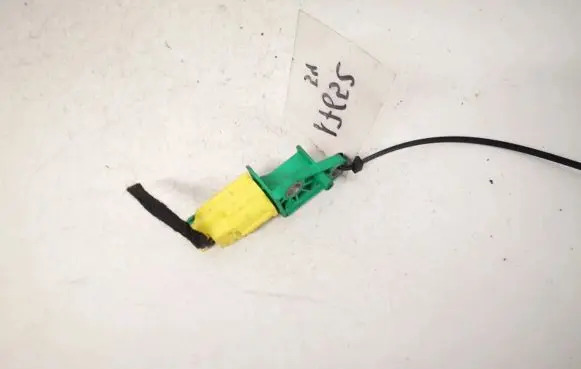 Audi A6 S6 C6 4F Airbag deployment crash/impact sensor