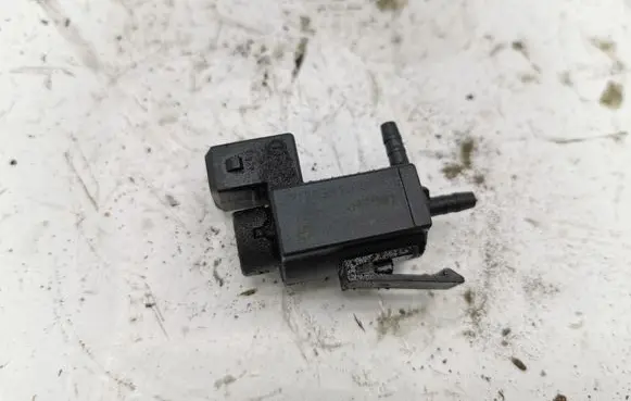 BMW 5 E60 E61 Vacuum valve 1742712