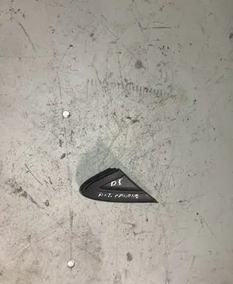 Volvo V40 Fender end trim 