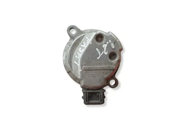 Volkswagen PASSAT B5 Camshaft position sensor 058905161B 0232101027