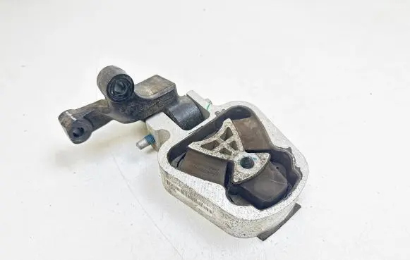 Ford Fusion II Engine mount bracket DP536P082CB 035355 13253