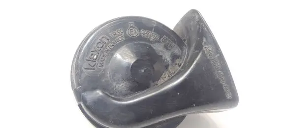 Audi A4 S4 B5 8D Horn signal 0091001