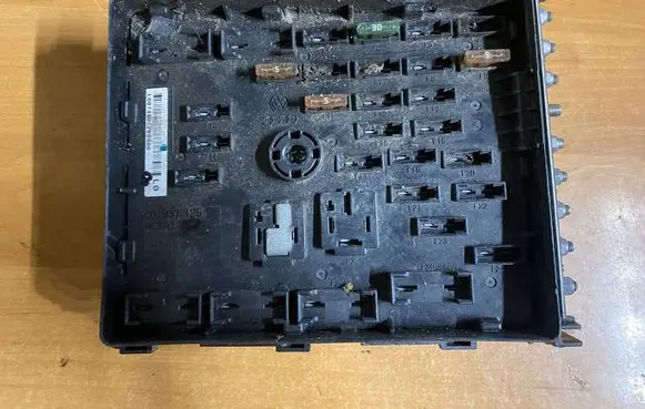 Seat Alhambra (Mk1) Fuse module 3C0937125 63592777 L0074805280906