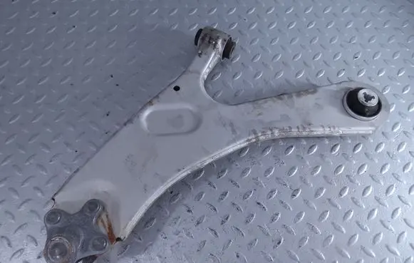Citroen C4 X Front lower control arm/wishbone 9831682780
