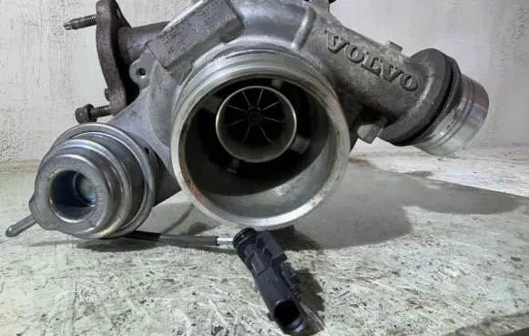 Volvo V40 Turbo 31380130 GT124492 8362641