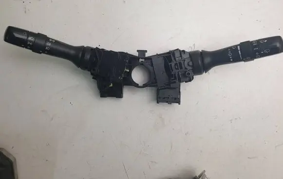 Toyota Auris 150 Wiper speed switch 17F689 02291