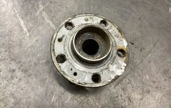 Volvo V70 Front wheel hub