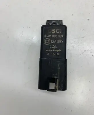 Volkswagen Phaeton Glow plug pre-heat relay 4E0907282B 0281003033