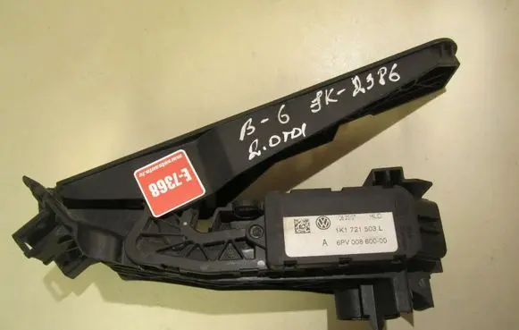 Volkswagen PASSAT B6 Accelerator throttle pedal 1K1721503L