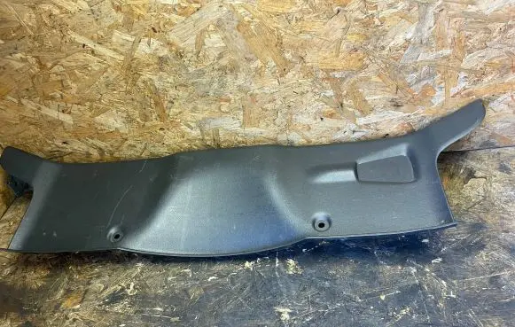 Nissan 350Z Trunk/boot sill cover protection 84992CE400