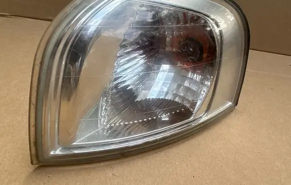 Volvo S80 Front indicator light 88204388