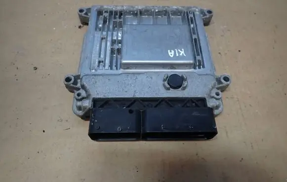 KIA Ceed Engine control unit/module 391102B660 1037386479 1039S20368