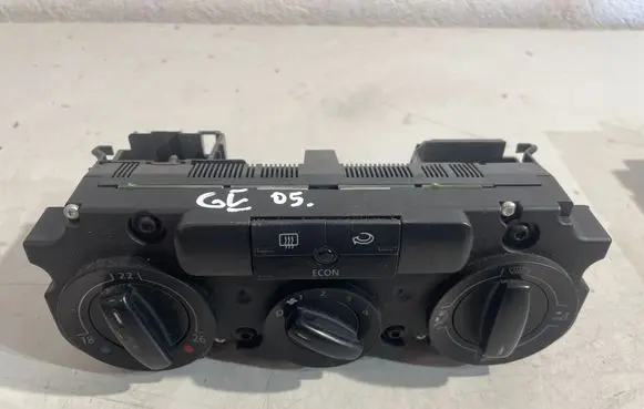Volkswagen Golf V Climate control unit 742153