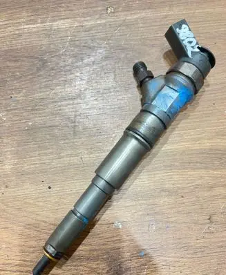 BMW 3 E90 E91 Fuel injector 7793836 0445110216