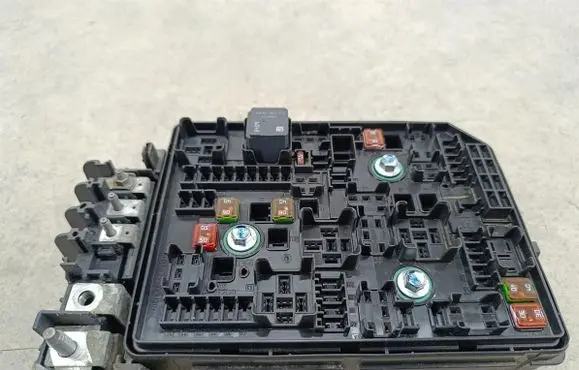 Opel Astra K Fuse box set 39158965812461952